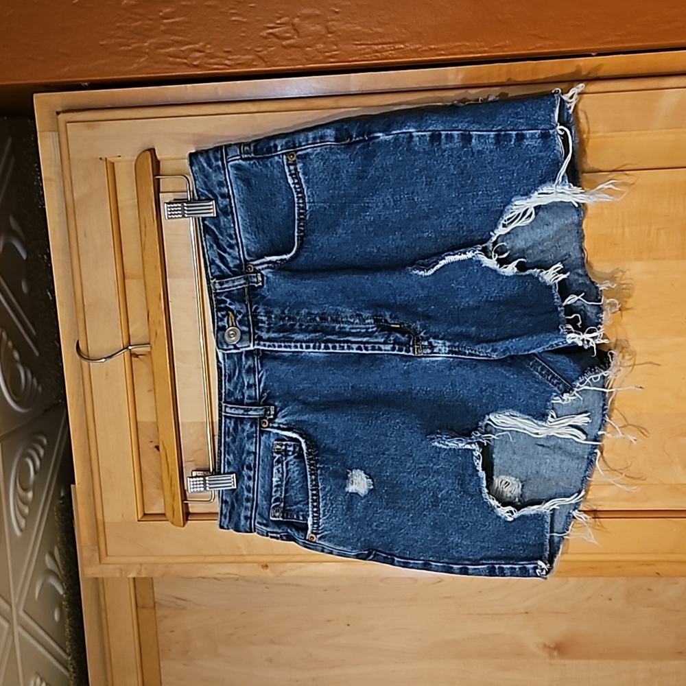 BDG Urban Outfitters Mom High-Rise Cut-Off Denim Jean Shorts Distressed Blue